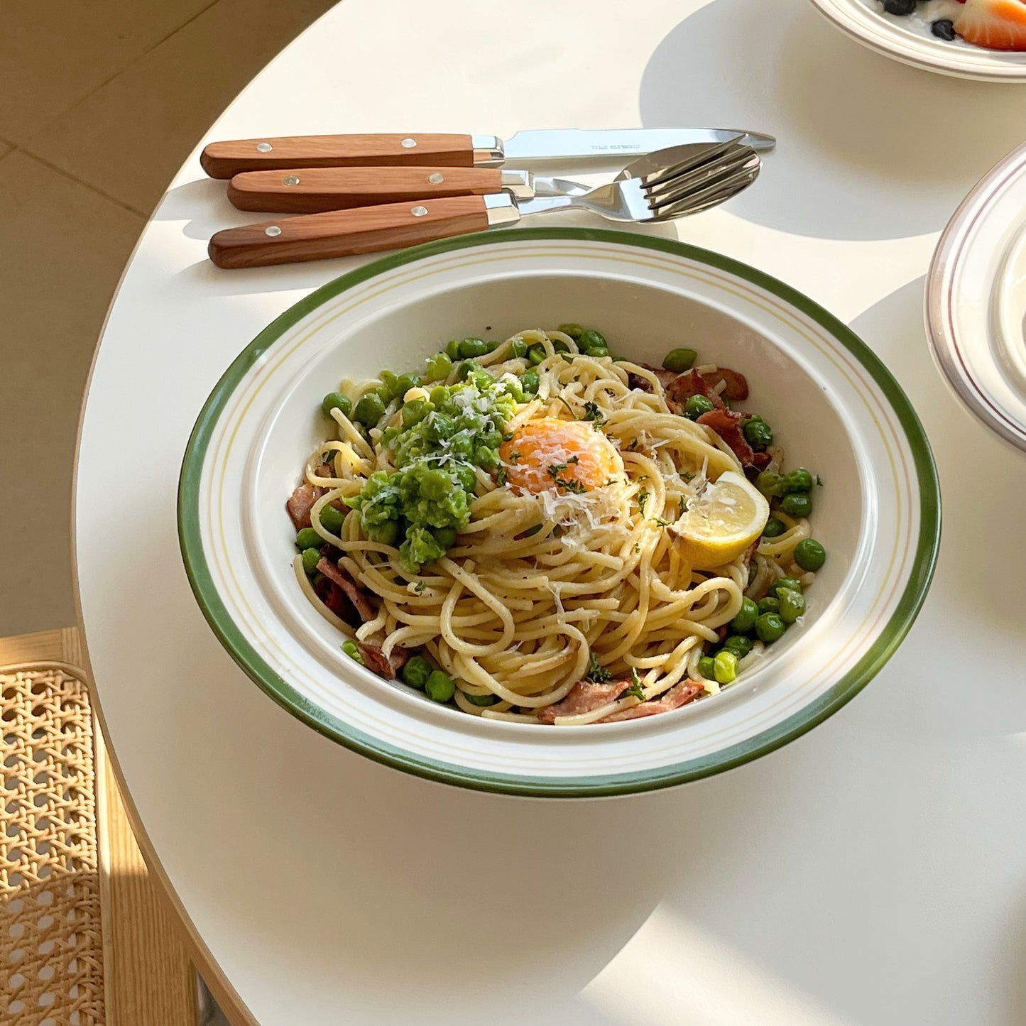 パスタの入ったお皿