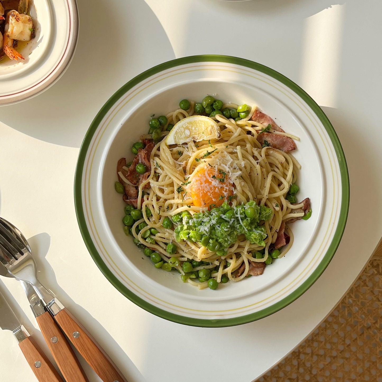 パスタの入ったお皿