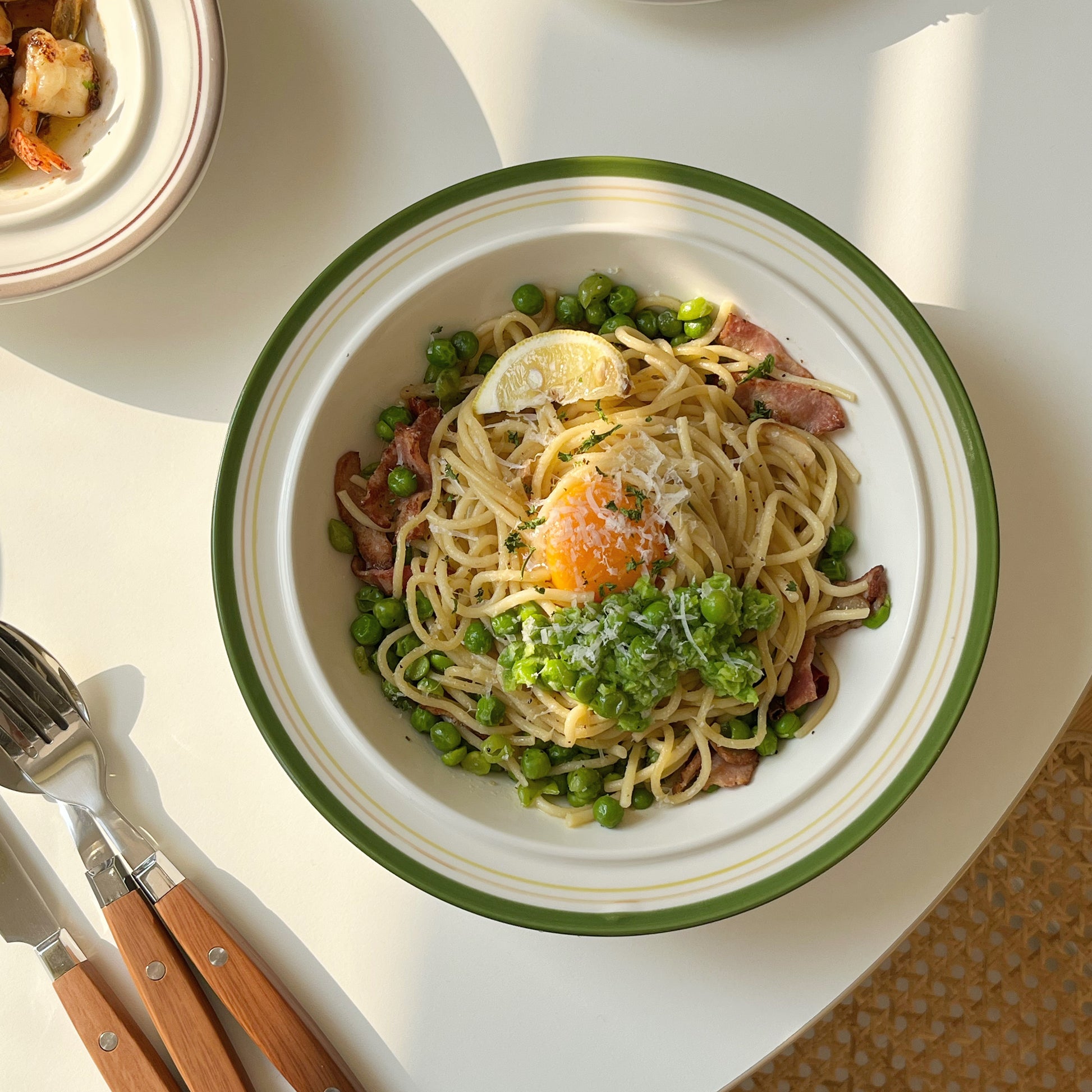パスタの入ったお皿