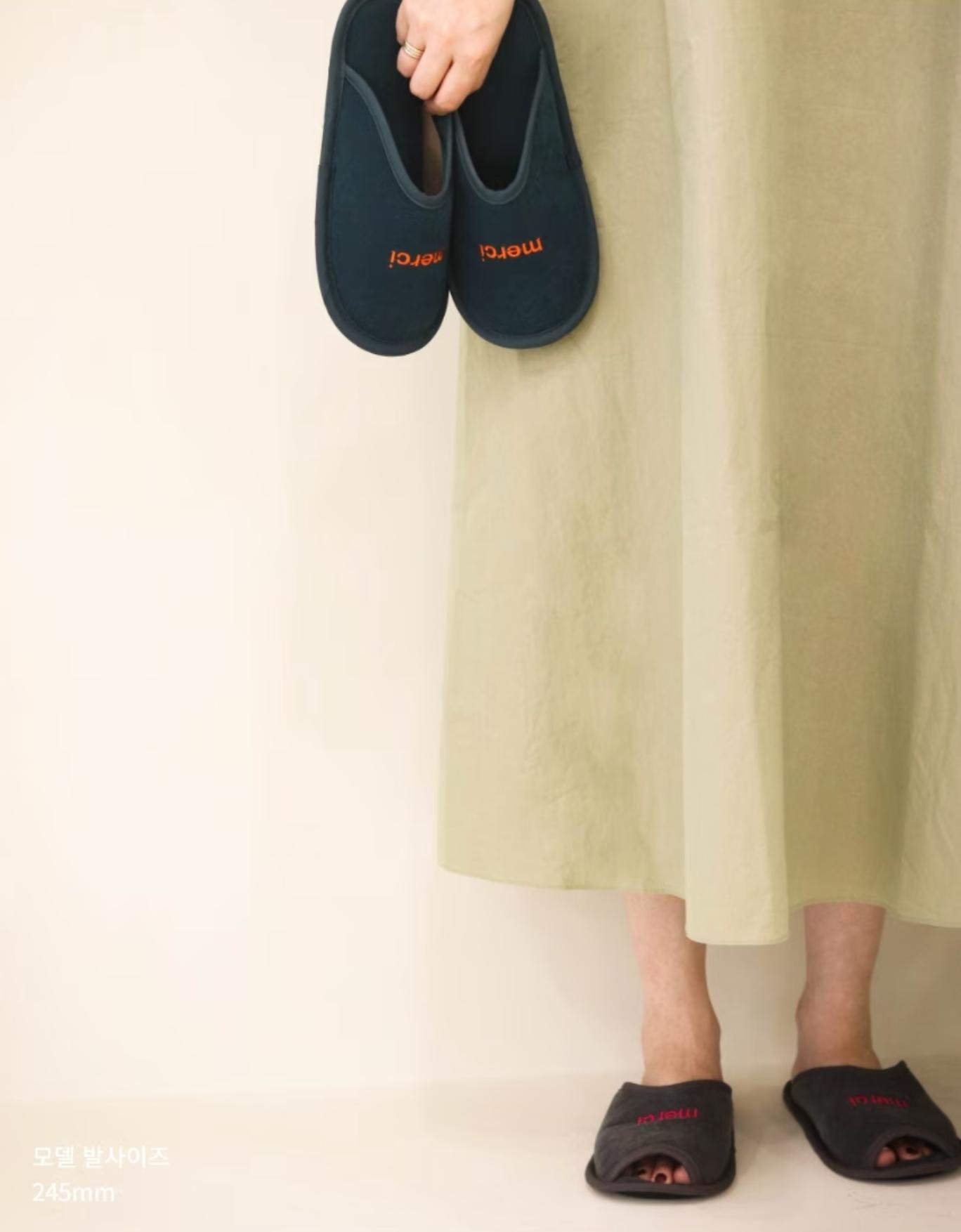 足にフィットする ルームシューズ | room slippers