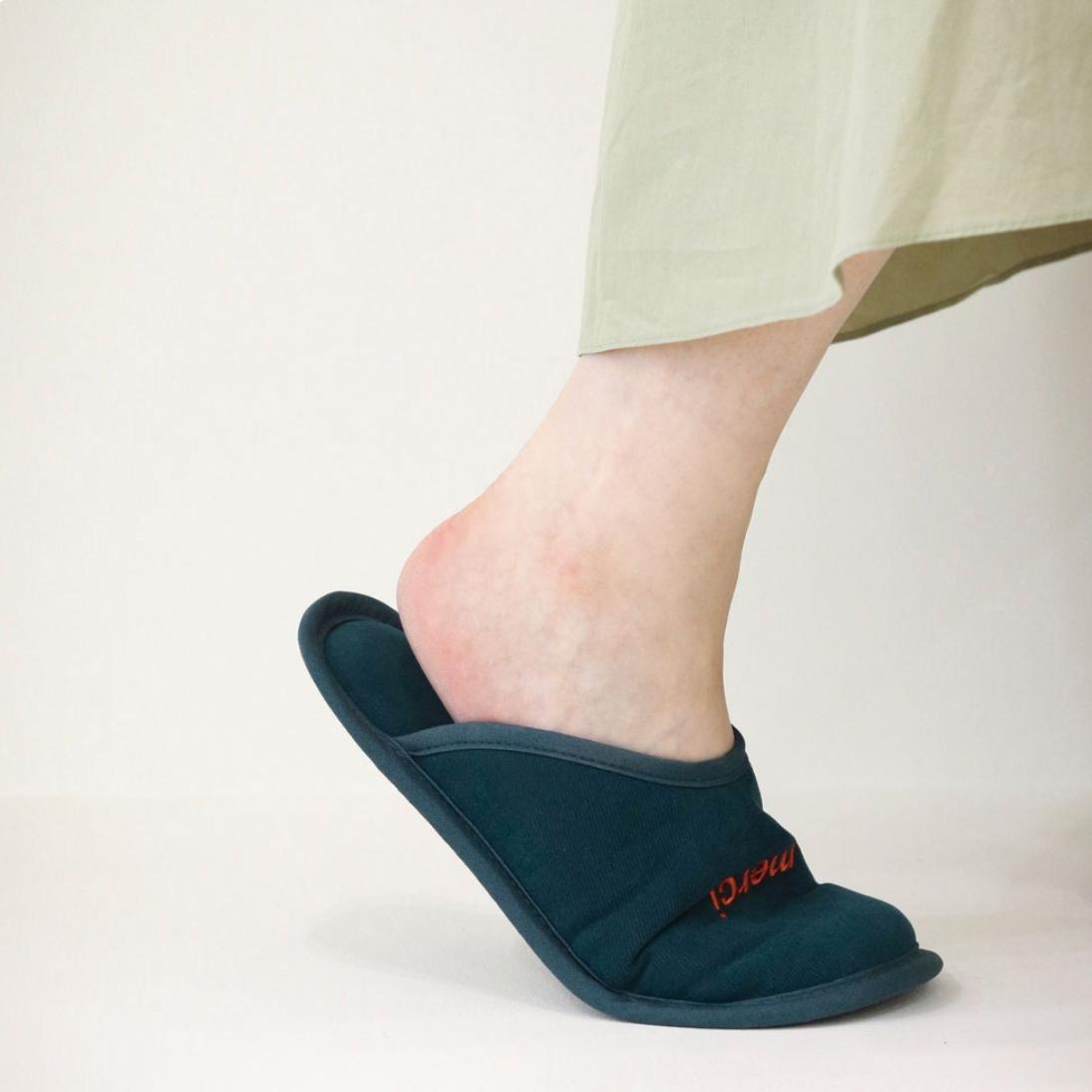 足にフィットする ルームシューズ | room slippers