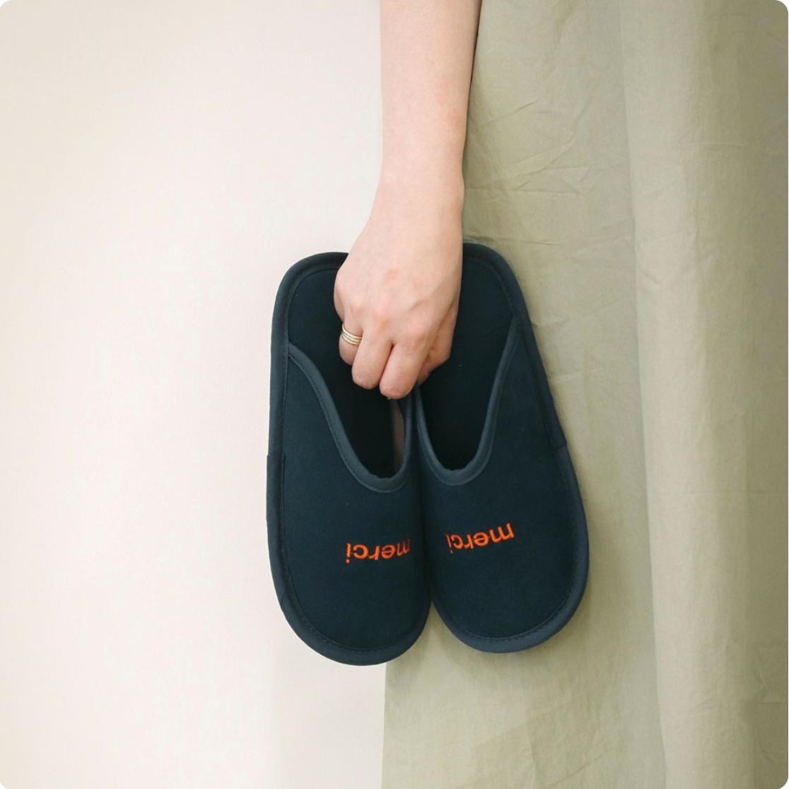 足にフィットする ルームシューズ | room slippers